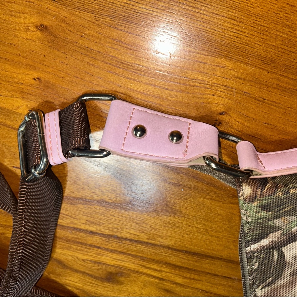 Bass Pro Shops Camo Crossbody Bag with Pink Trim - Picture 14 of 15
